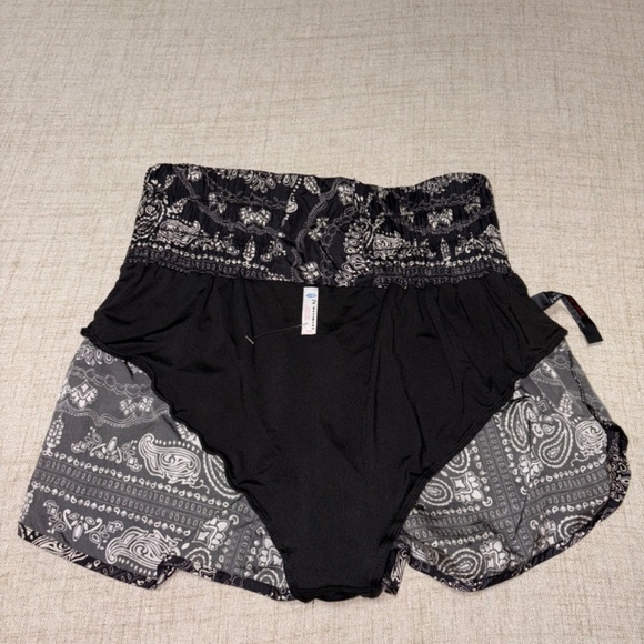 Free People Movement | The Way Home Black Bandana Paisley Print | Sz M - Picture 5 of 9